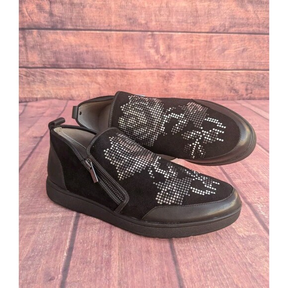Donald Pliner Blk Suede Silver Rose Studded Whimsygoth Witchy Shoe11M - Picture 1 of 10